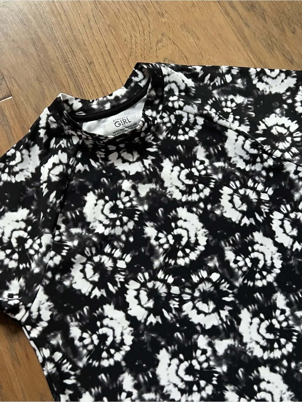 Athleta Black & White Tie-Dye Short Sleeve Rashgaurd Tee Sz XXL